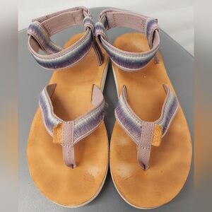 Teva sandal w7